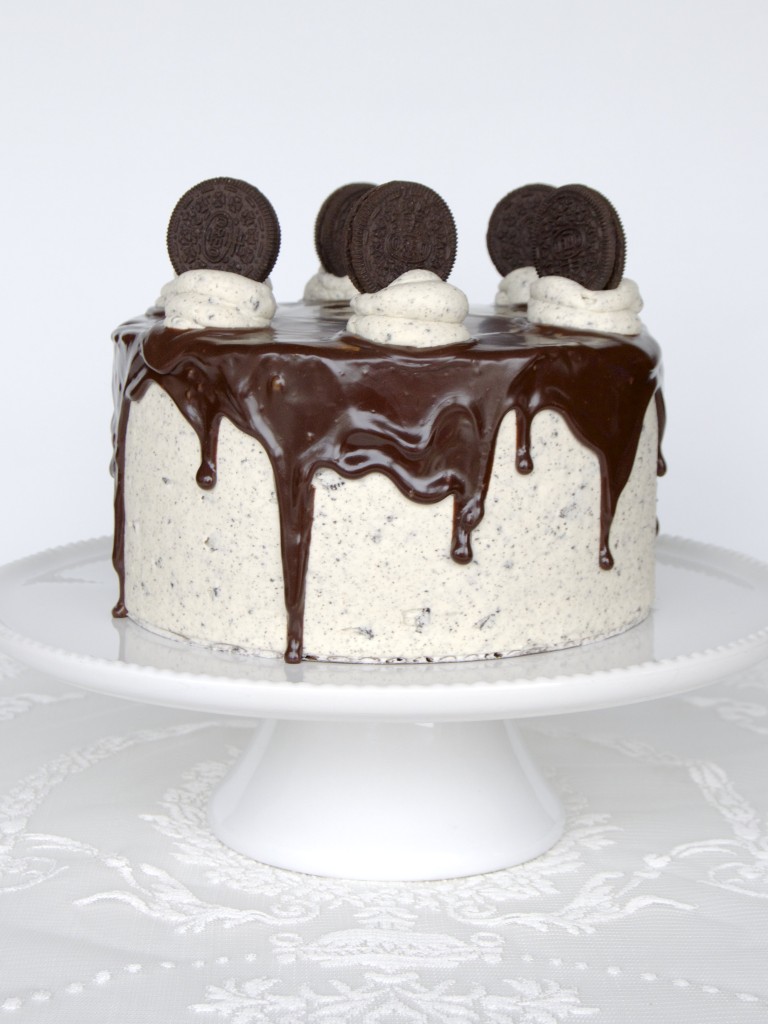 Chocolate cake with Oreo buttercream frosting - recipe 